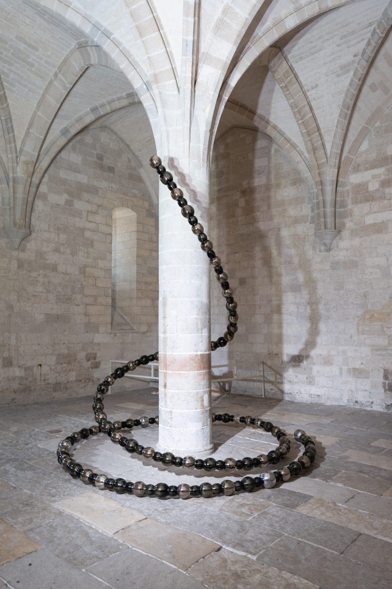 Jean-Michel Othoniel dévoile son exposition d’envergure au coeur de la cité des papes
