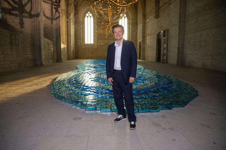  - Jean-Michel Othoniel dévoile son exposition d’envergure au coeur de la cité des papes