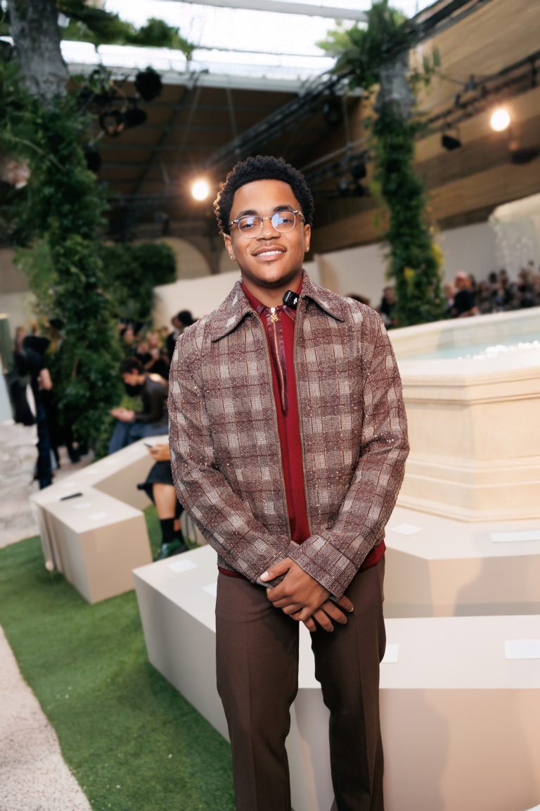  - Amiri sème les graines de son jardin luxueux à la française