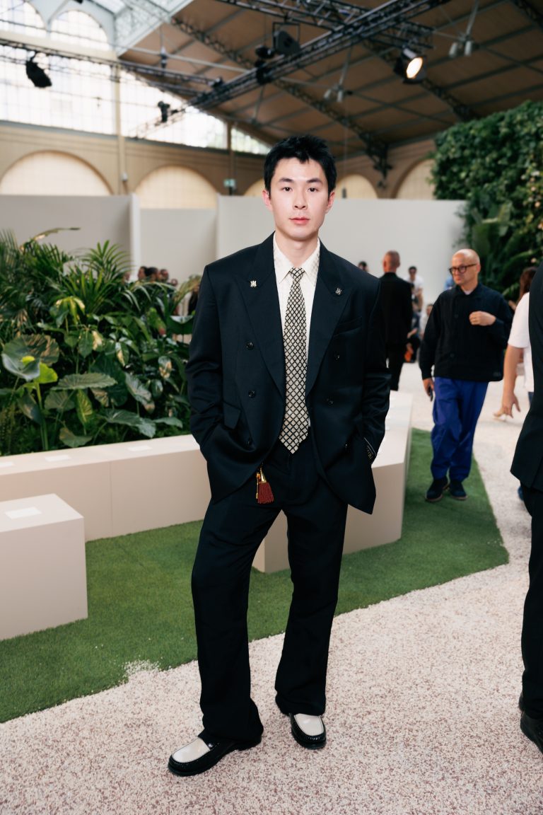  - Amiri sème les graines de son jardin luxueux à la française