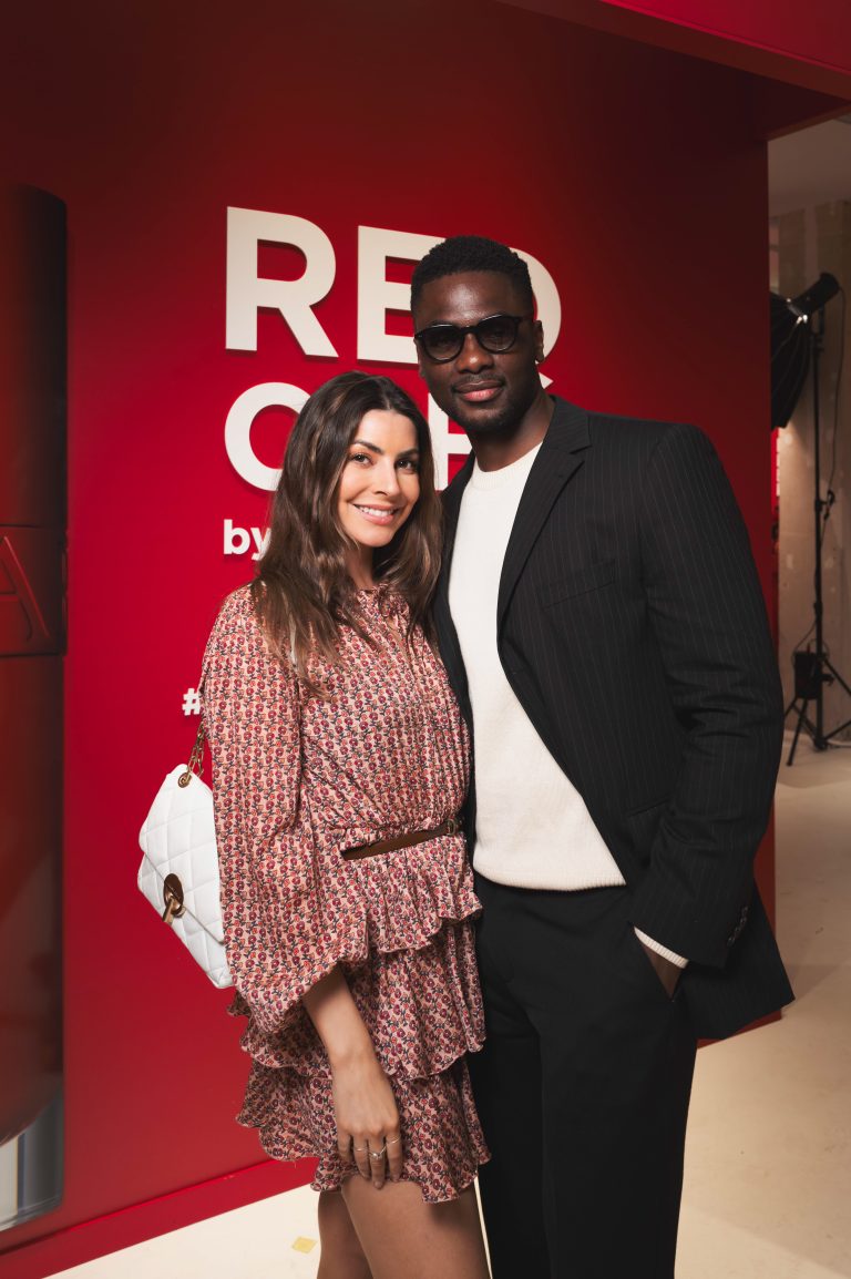  - Clarins inaugure le Red Café pour les 10 ans de la Lip Comfort Oil