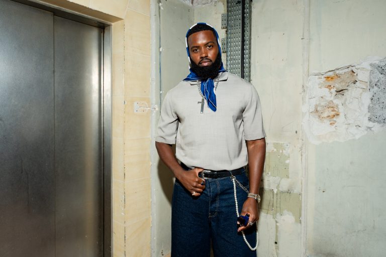  - La démesure maîtrisée d’EGONLAB s’empare de la Fashion Week parisienne