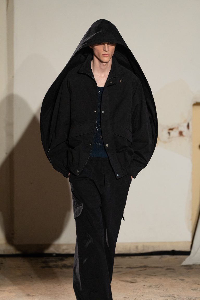 La démesure maîtrisée d’EGONLAB s’empare de la Fashion Week parisienne