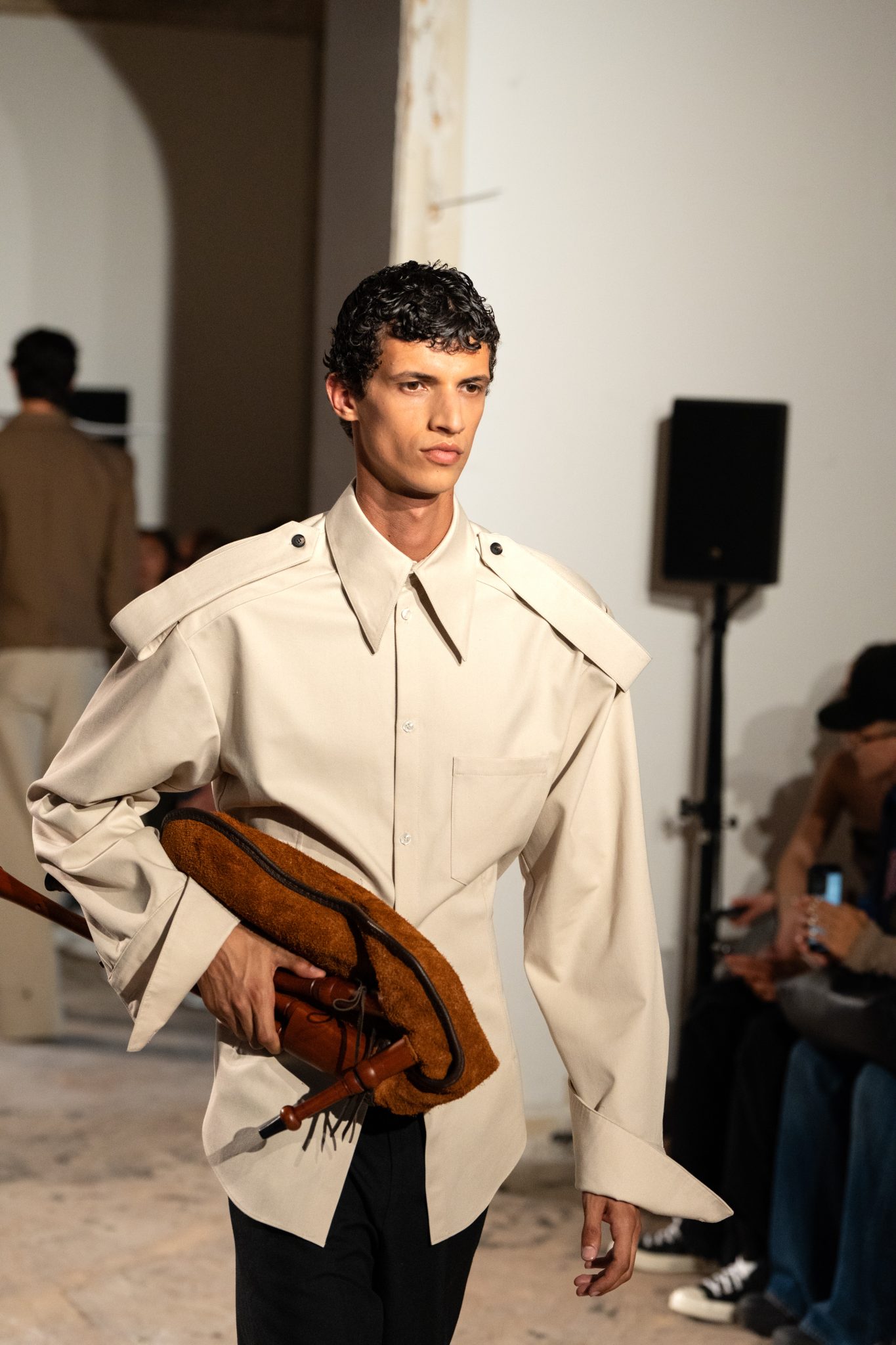  - La démesure maîtrisée d’EGONLAB s’empare de la Fashion Week parisienne