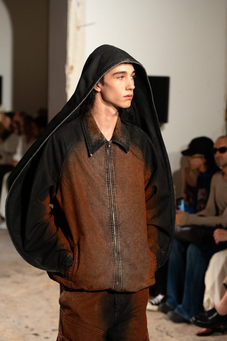 La démesure maîtrisée d’EGONLAB s’empare de la Fashion Week parisienne