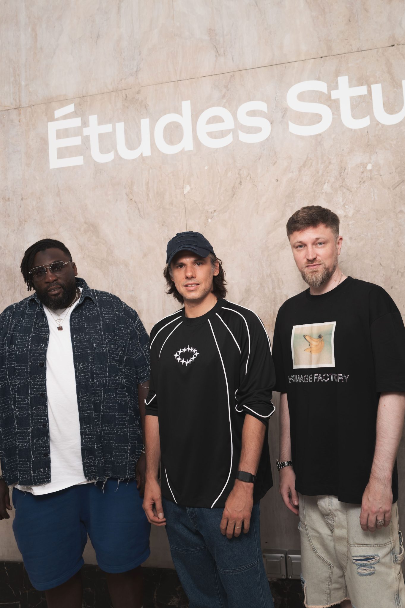  - Études Studio présente ‘Surroundings’, un vestiaire inspiré par le Land Art et le désert