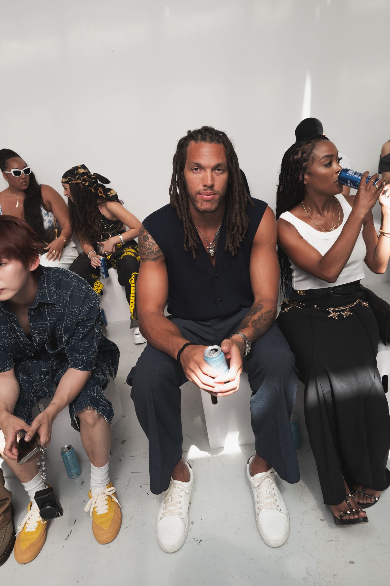  - Études Studio présente ‘Surroundings’, un vestiaire inspiré par le Land Art et le désert