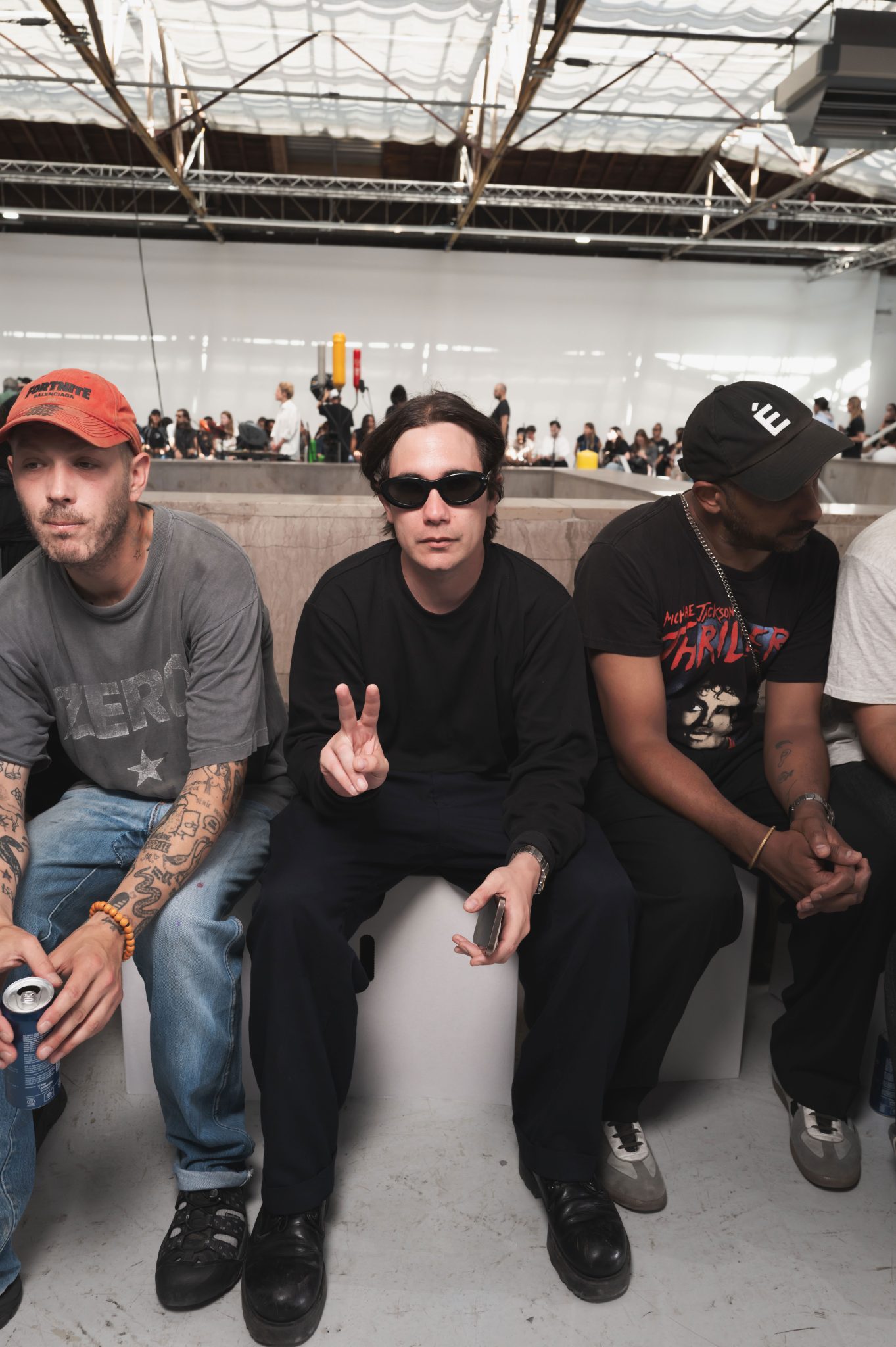  - Études Studio présente ‘Surroundings’, un vestiaire inspiré par le Land Art et le désert