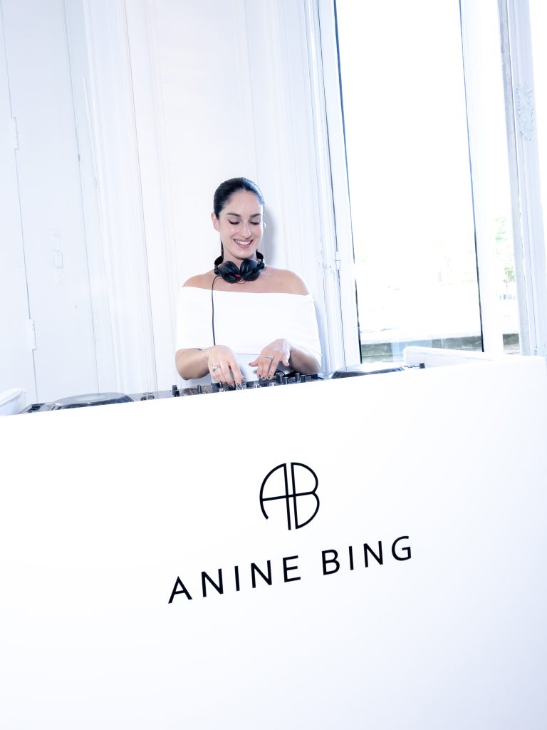  - Le succès d’Anine Bing célébré rue François 1er