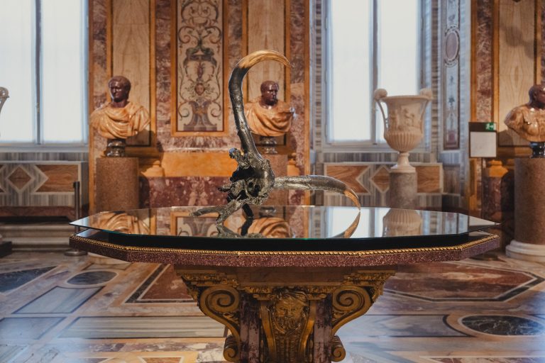 Wangechi Mutu alla Galleria Borghese: arte, mito e metamorfosi nella notte romana