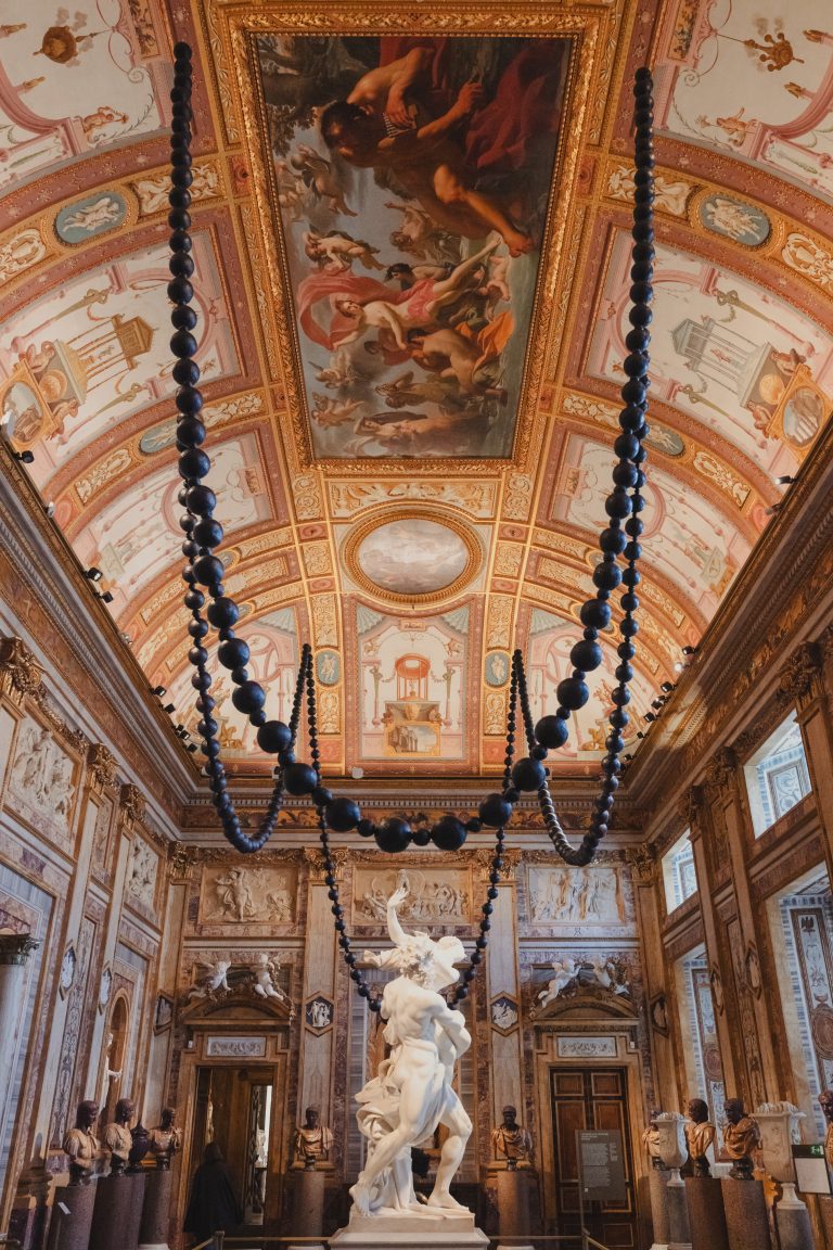 Wangechi Mutu alla Galleria Borghese: arte, mito e metamorfosi nella notte romana
