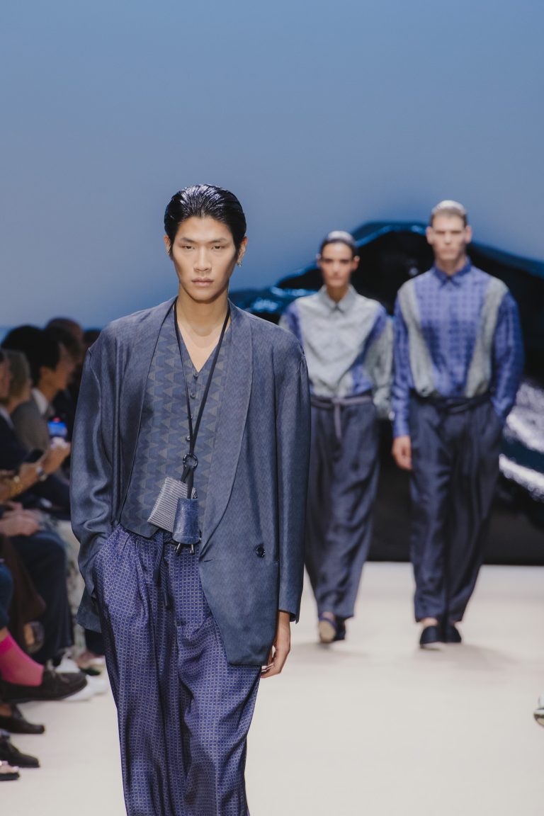 Glamour mediterraneo sulla passerella di Giorgio Armani