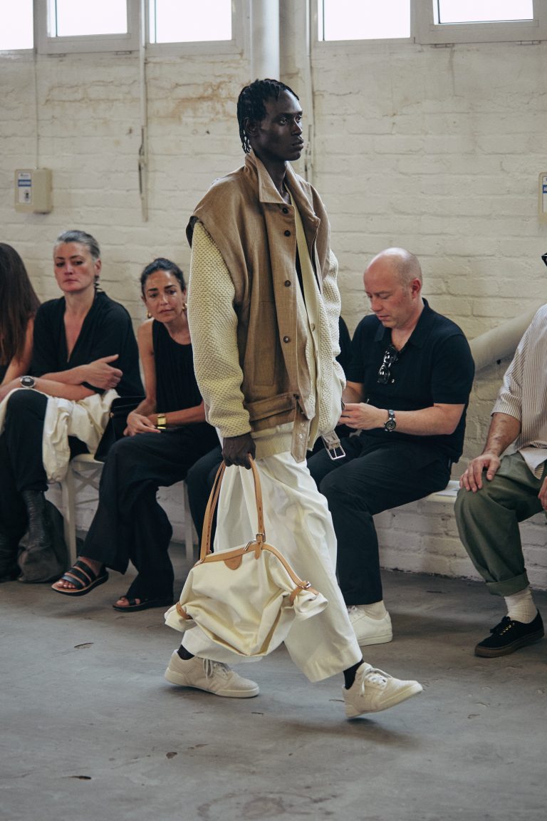 Hed Mayner déploie son horizon pendant la Fashion Week masculine