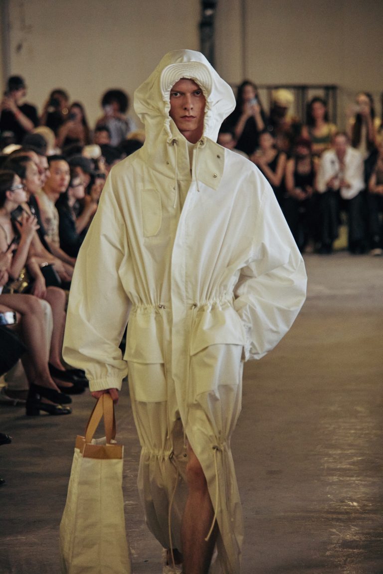 Hed Mayner déploie son horizon pendant la Fashion Week masculine