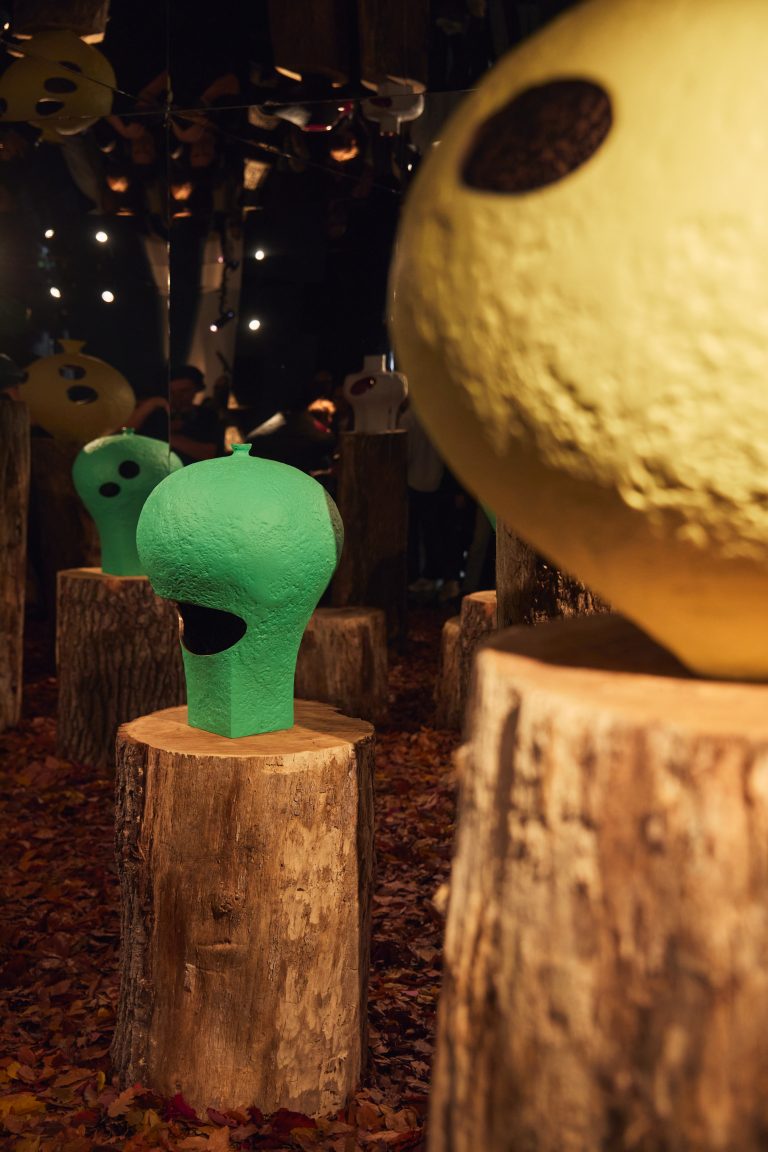 Laffanour | Galerie Downtown accueille les vases-fleurs de Kris Van Assche