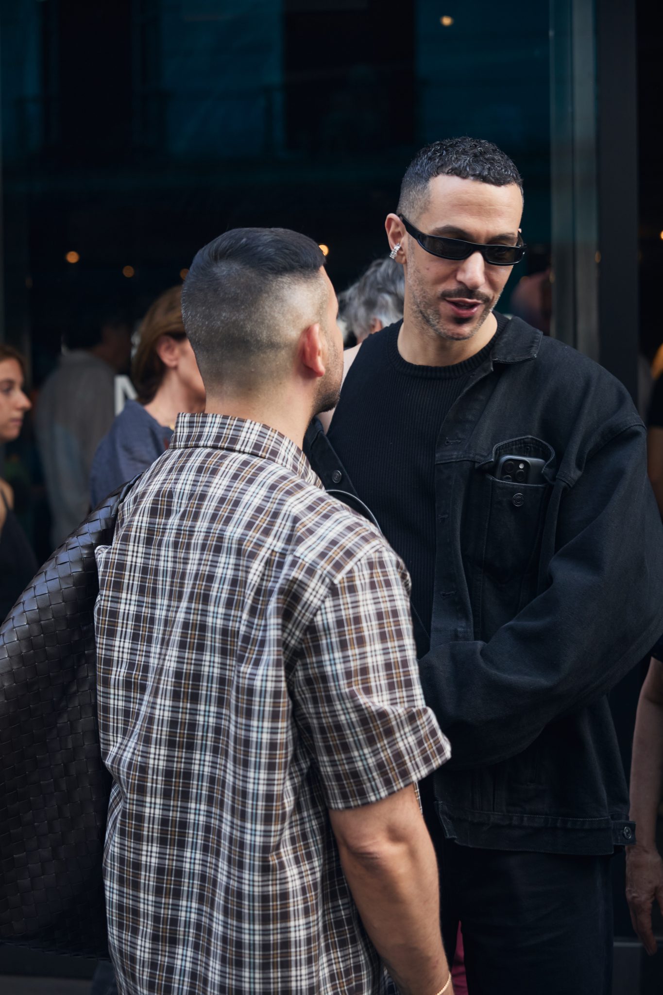  - Laffanour | Galerie Downtown accueille les vases-fleurs de Kris Van Assche