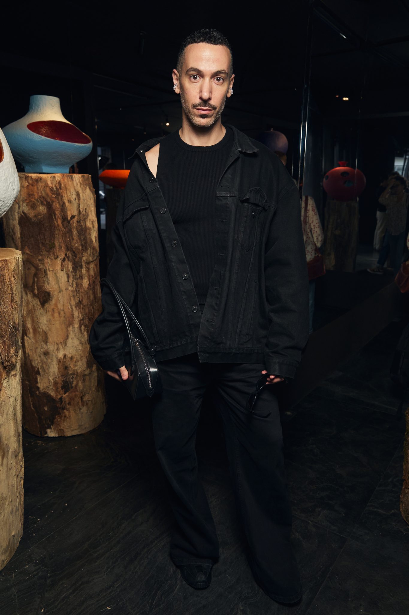  - Laffanour | Galerie Downtown accueille les vases-fleurs de Kris Van Assche