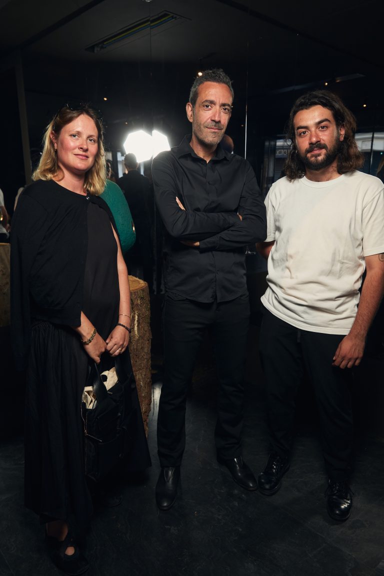  - Laffanour | Galerie Downtown accueille les vases-fleurs de Kris Van Assche