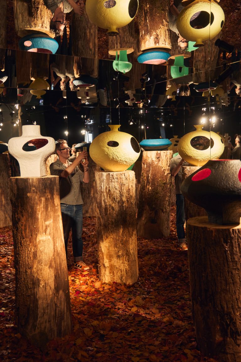 Laffanour | Galerie Downtown accueille les vases-fleurs de Kris Van Assche