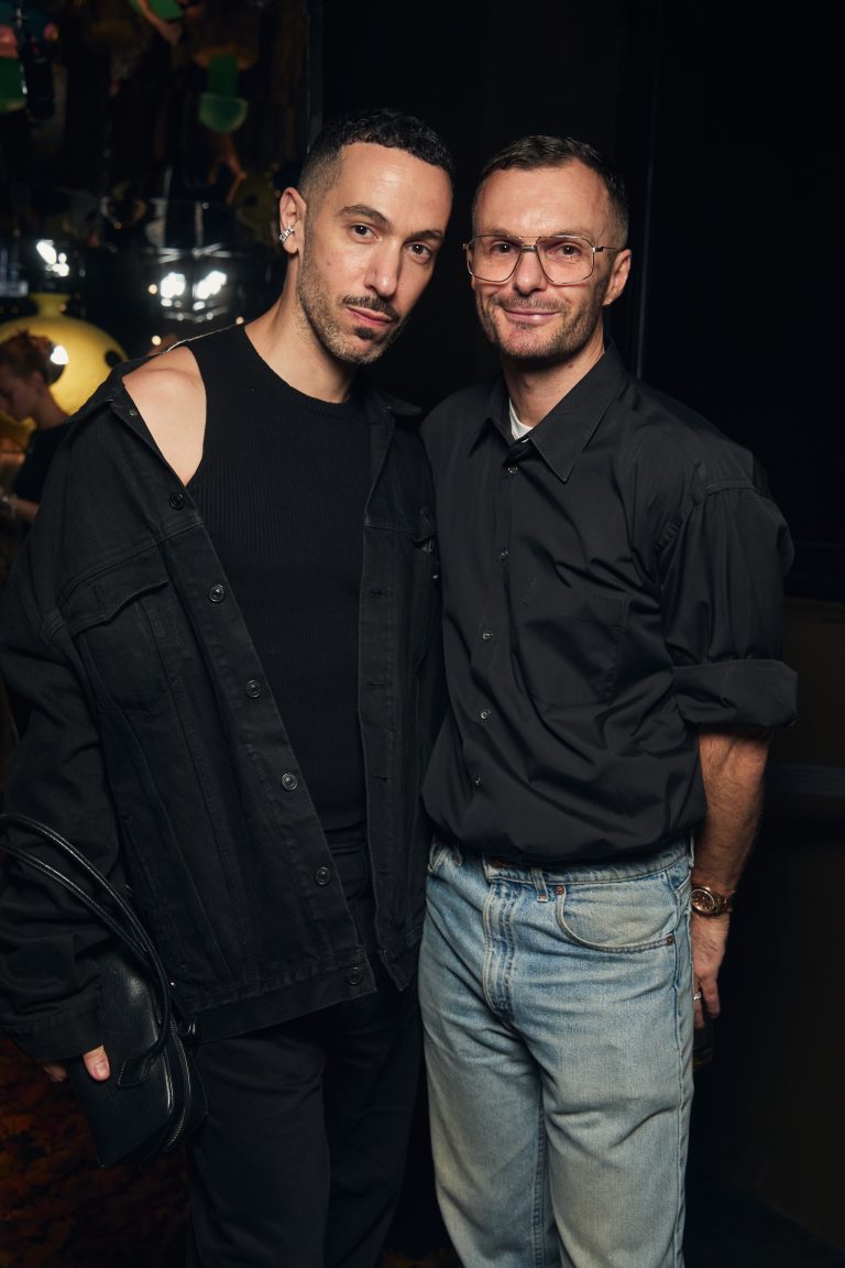  - Laffanour | Galerie Downtown accueille les vases-fleurs de Kris Van Assche