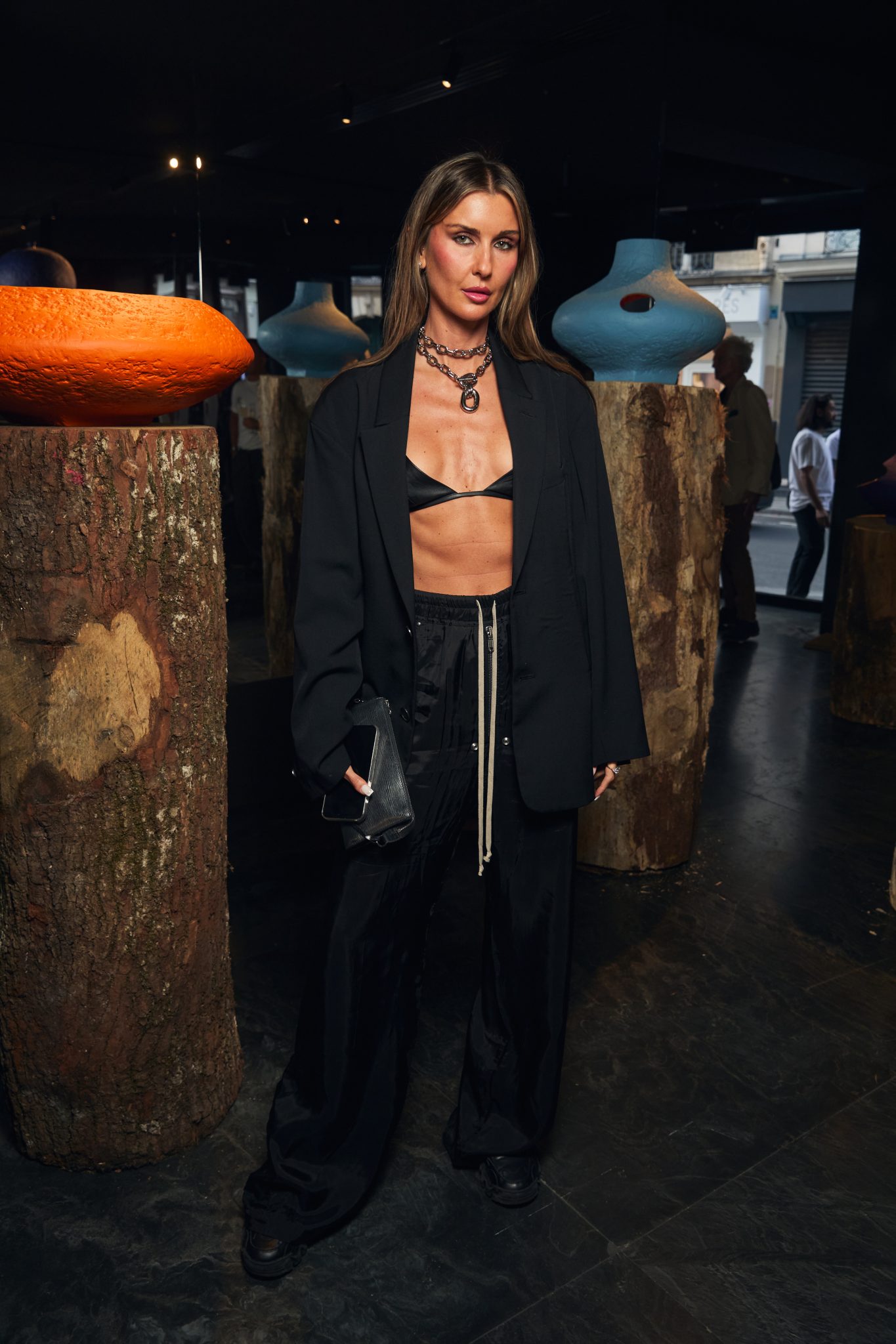  - Laffanour | Galerie Downtown accueille les vases-fleurs de Kris Van Assche