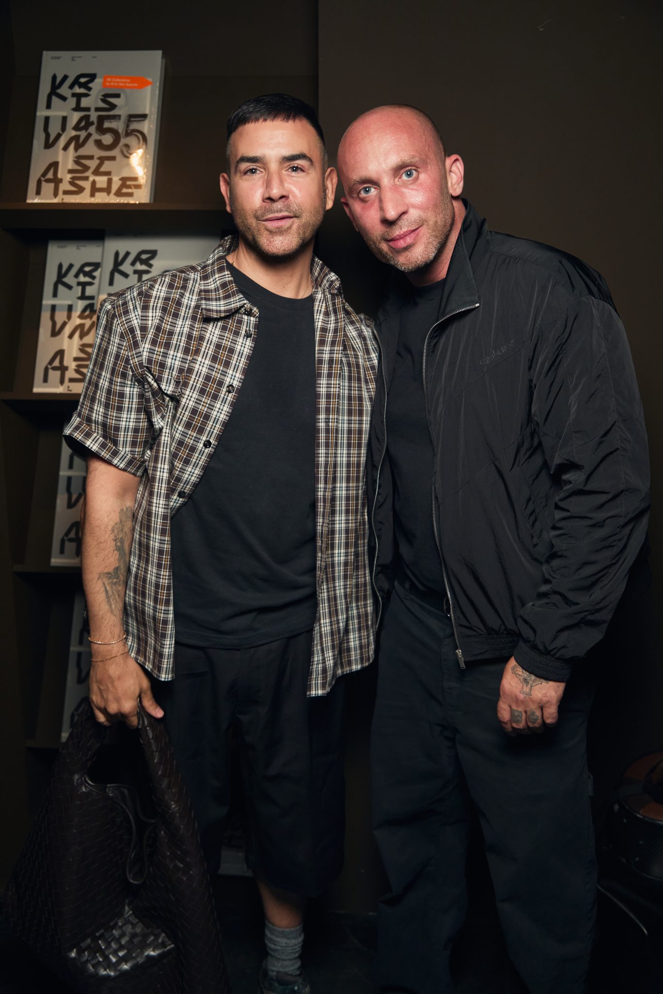  - Laffanour | Galerie Downtown accueille les vases-fleurs de Kris Van Assche