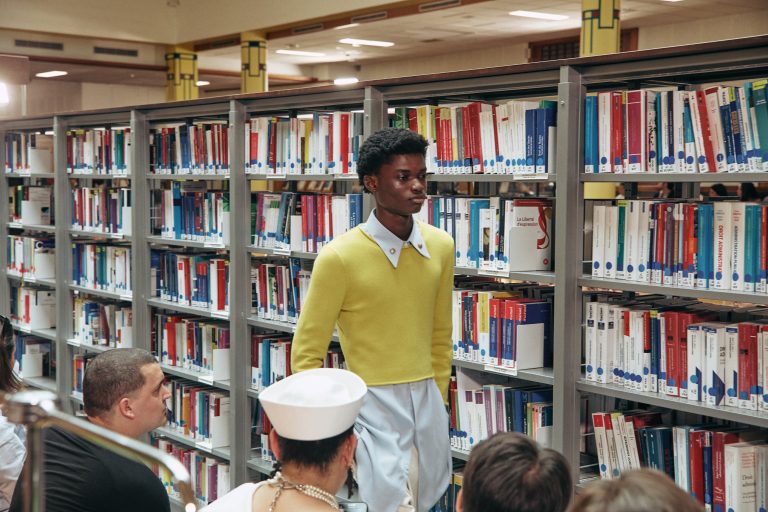 Le rêve éveillé de Sean Suen prend place dans les allées de la bibliothèque Cujas