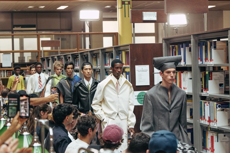 Le rêve éveillé de Sean Suen prend place dans les allées de la bibliothèque Cujas