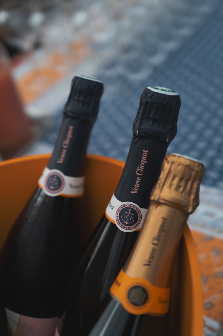 Veuve Clicquot fête l’été avec un picnic sur la terrasse du Printemps