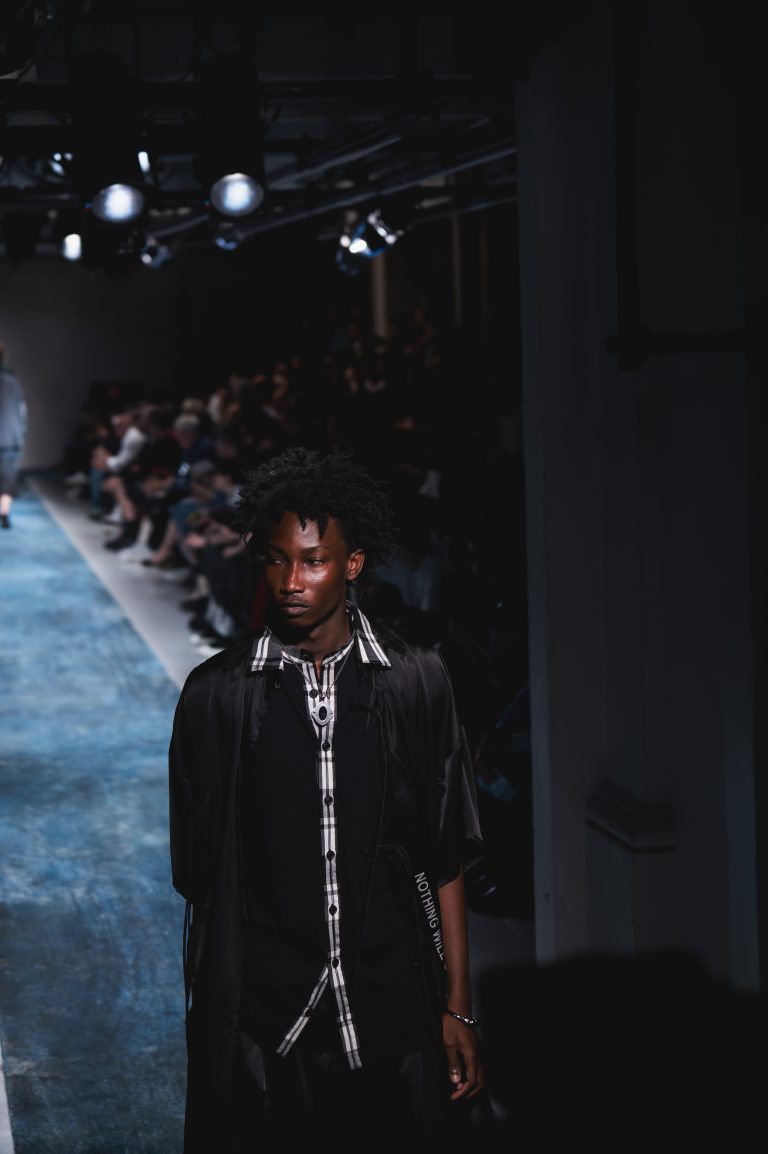 La poésie et la puissance de Yohji Yamamoto bousculent le consensus de la Fashion Week