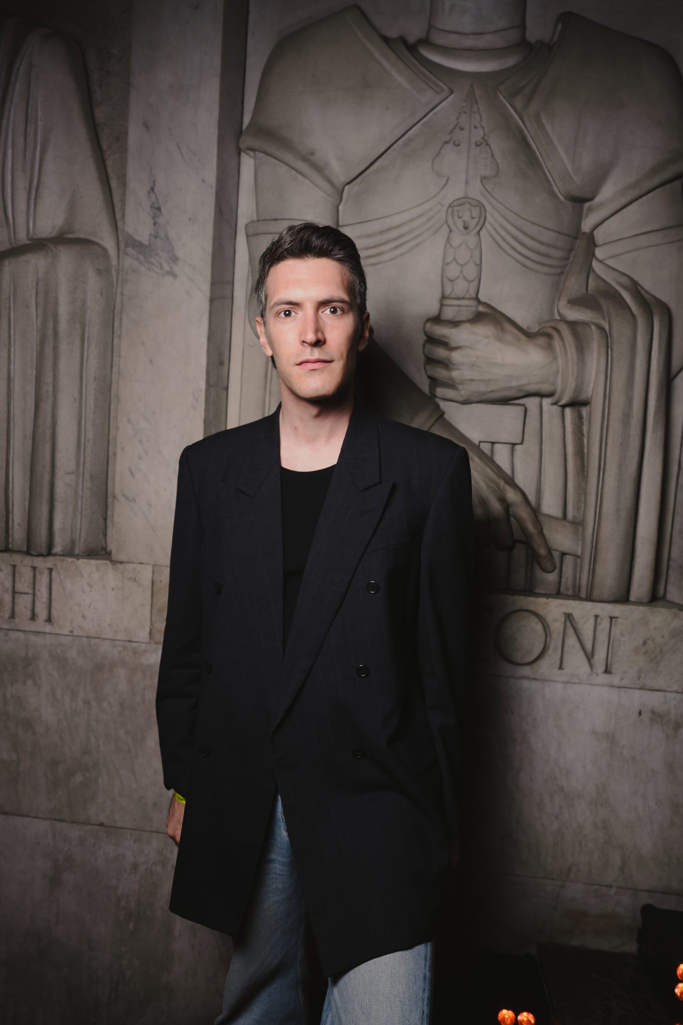  - Maurizio Cattelan a Bergamo e il quarto ciclo della « Biennale delle Orobie »