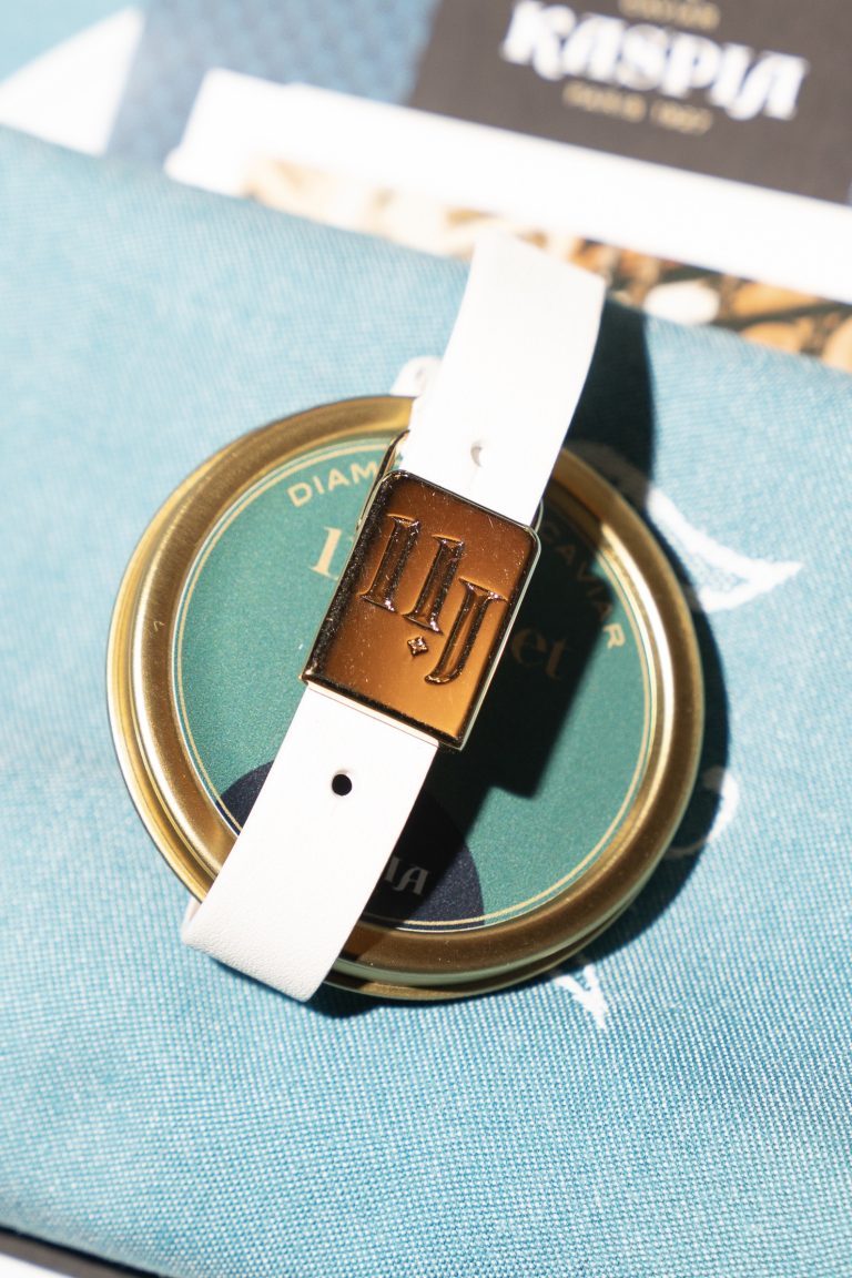 11 Juillet fait ses débuts à Paris pendant la Haute Couture