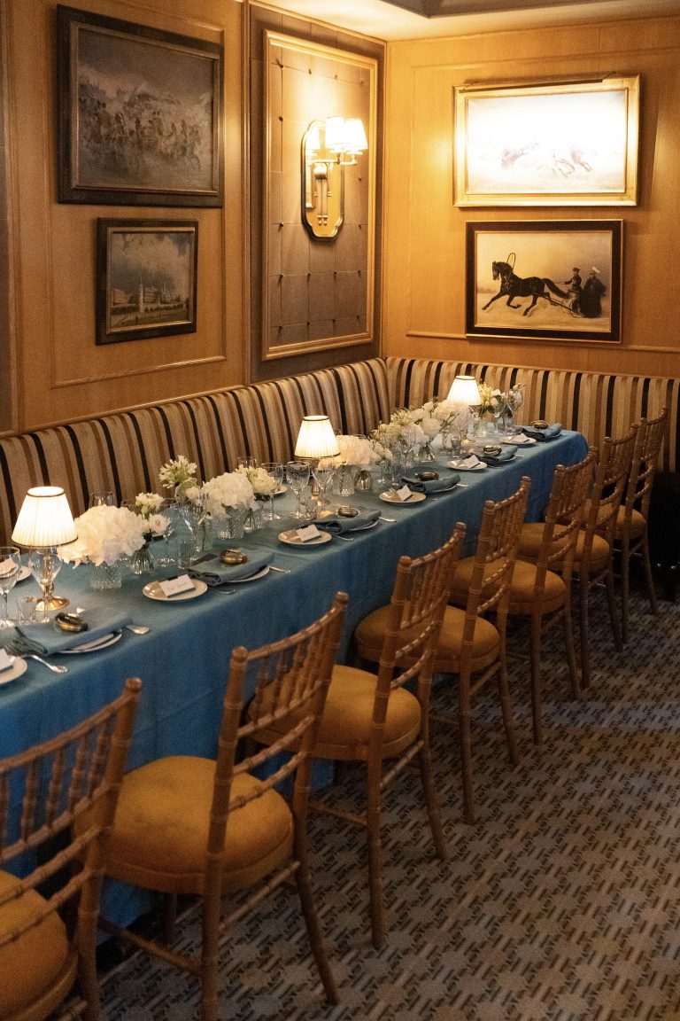 11 Juillet fait ses débuts à Paris pendant la Haute Couture