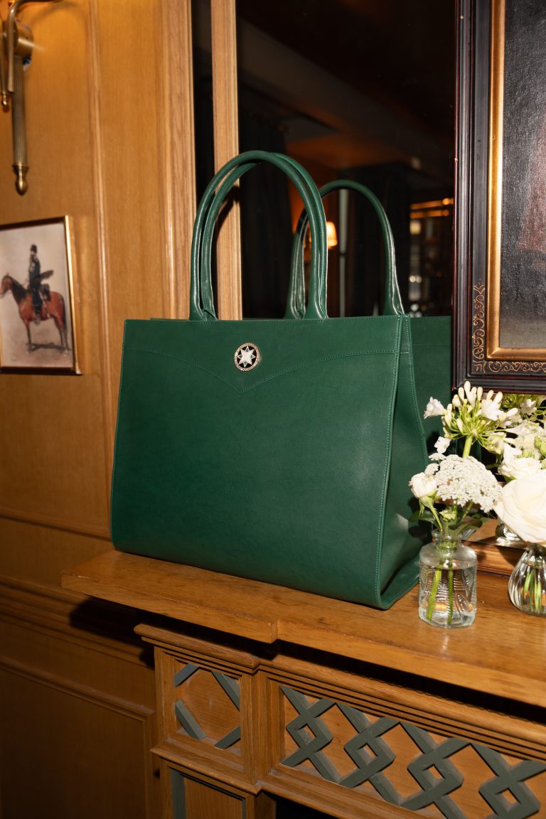 11 Juillet fait ses débuts à Paris pendant la Haute Couture