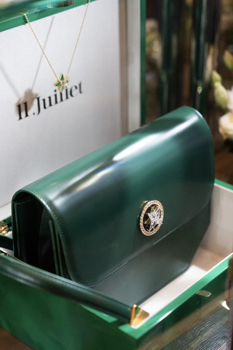 11 Juillet fait ses débuts à Paris pendant la Haute Couture