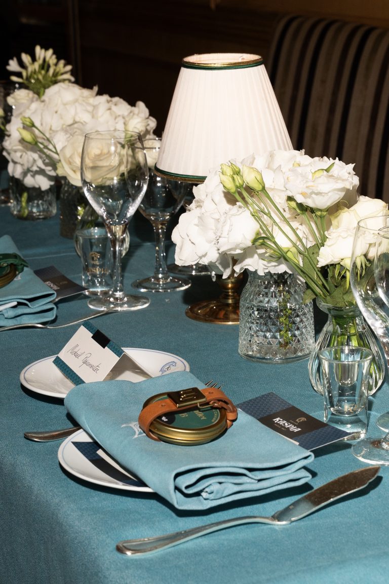 11 Juillet fait ses débuts à Paris pendant la Haute Couture