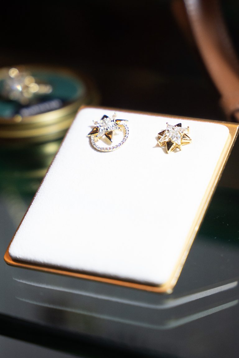 11 Juillet fait ses débuts à Paris pendant la Haute Couture