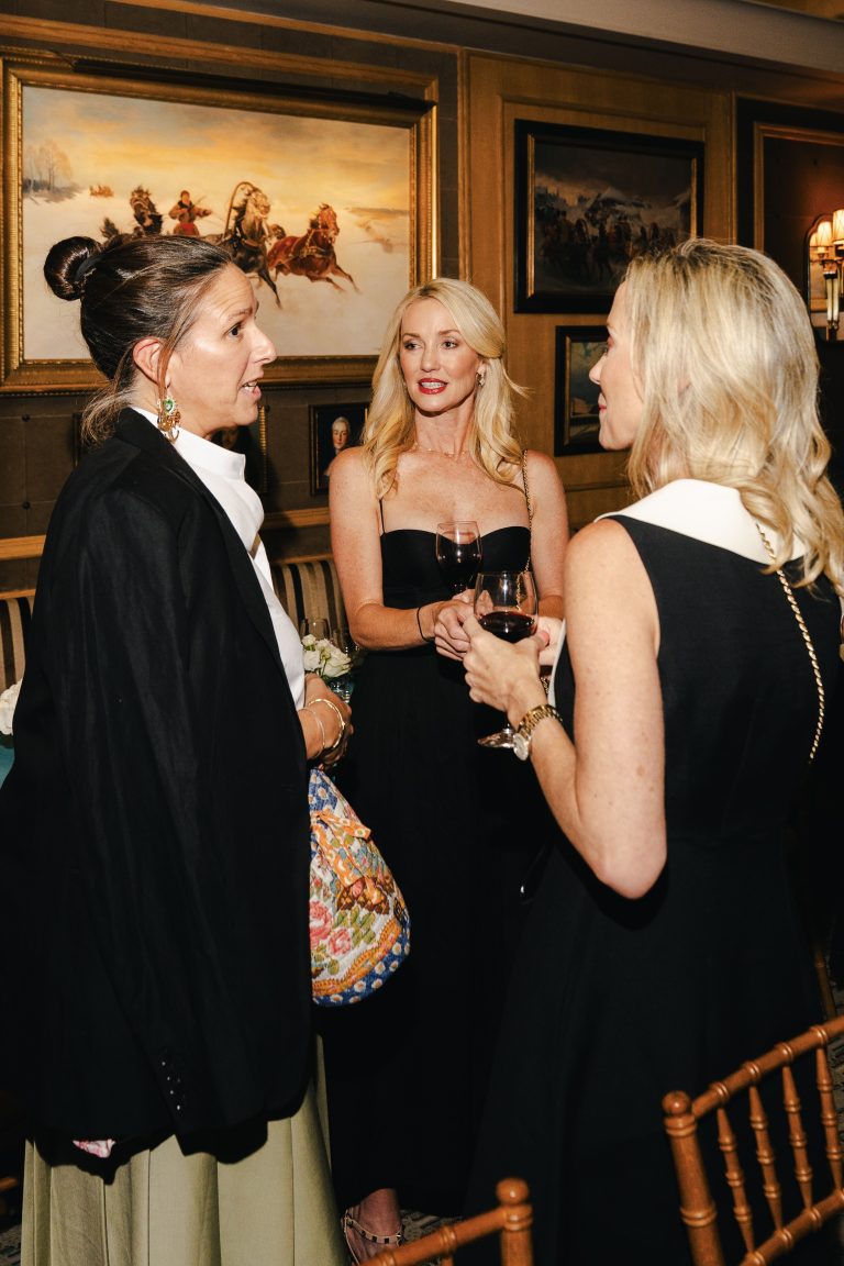  - 11 Juillet fait ses débuts à Paris pendant la Haute Couture