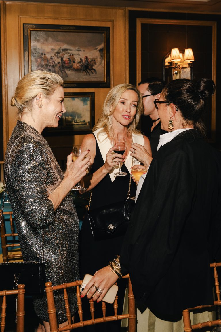  - 11 Juillet fait ses débuts à Paris pendant la Haute Couture