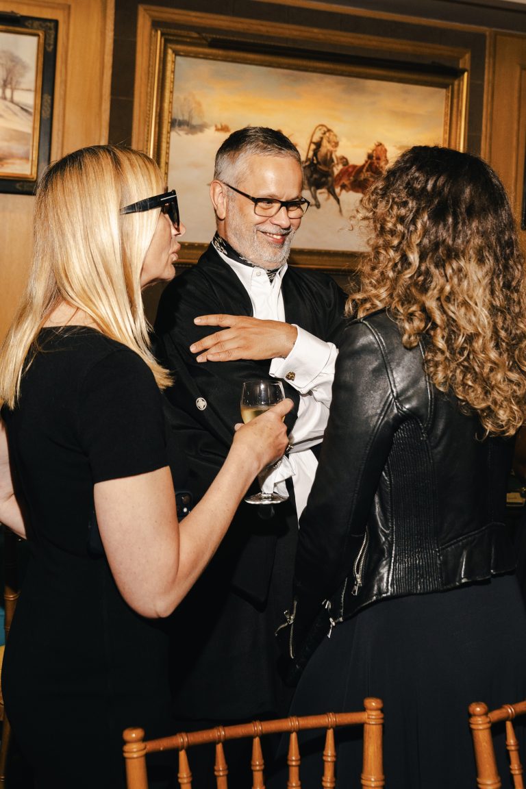  - 11 Juillet fait ses débuts à Paris pendant la Haute Couture