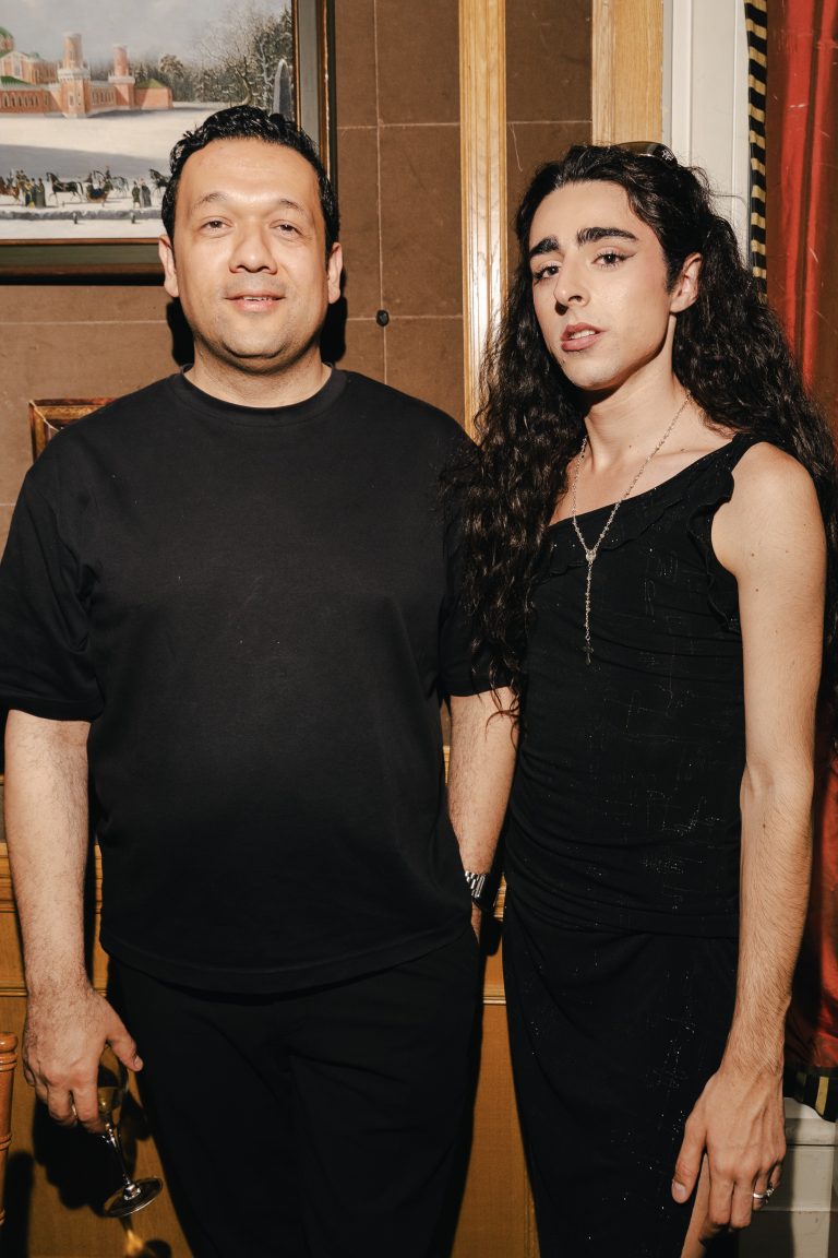  - 11 Juillet fait ses débuts à Paris pendant la Haute Couture