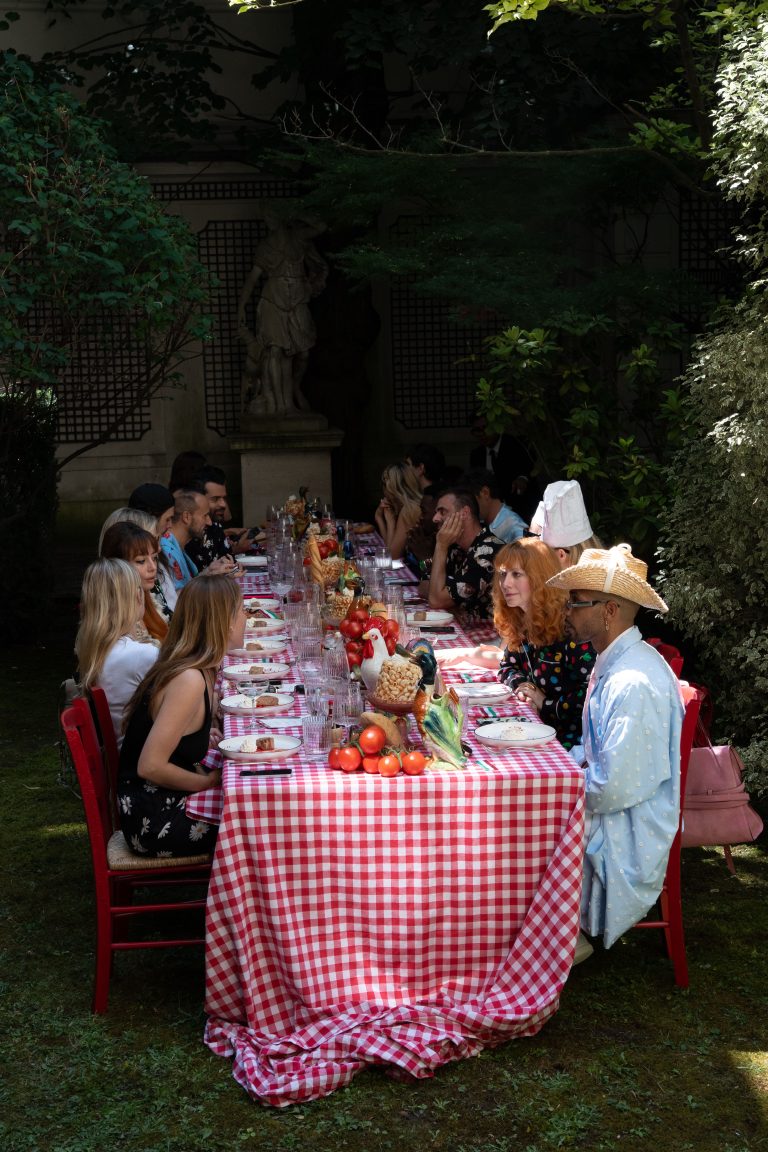 Moschino svela la nuova collezione eyewear durante la Paris Haute Couture Week