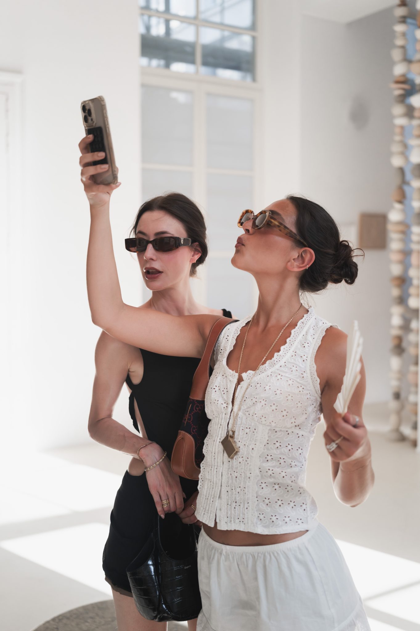  - dinh van célèbre sa collection Menottes perles à l’occasion d’une Garden Party chez Amélie Maison d’Art