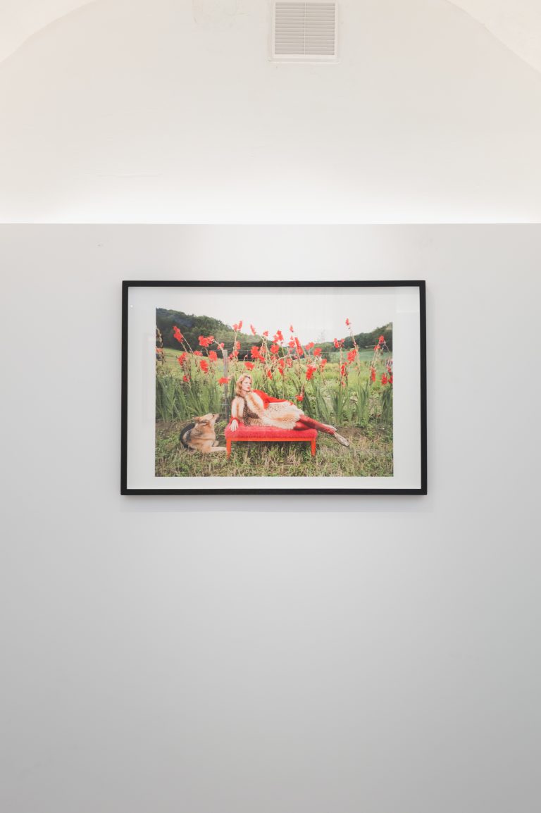 L’immense Elfie Semotan enfin exposée à Paris par la galerie Bastian