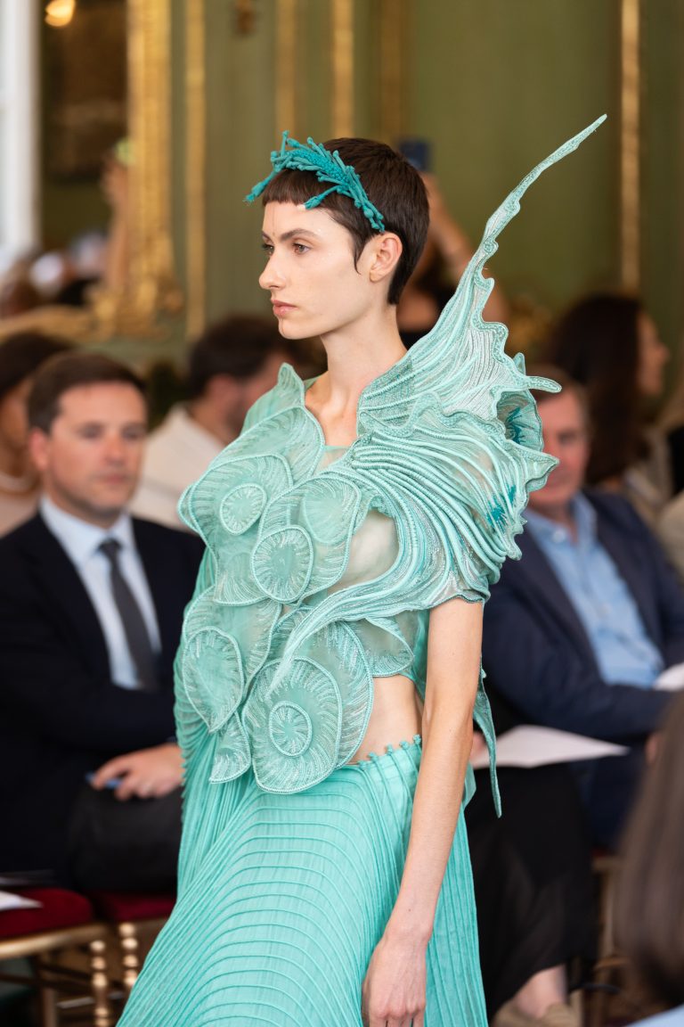 Les silhouettes fantastiques de Vaishali S Couture s’emparent de la résidence de l’ambassadeur indien à Paris