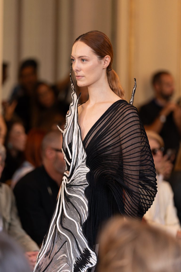 Les silhouettes fantastiques de Vaishali S Couture s’emparent de la résidence de l’ambassadeur indien à Paris