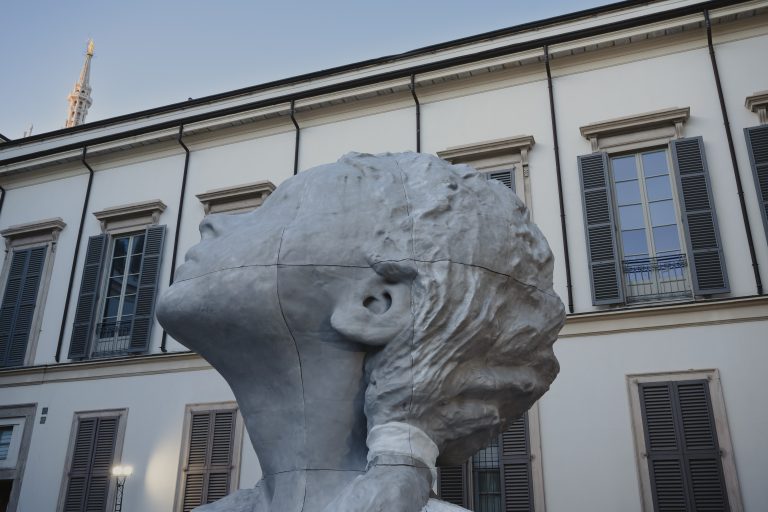 Valerio Berruti a Palazzo Reale: un viaggio tra infanzia, arte monumentale e musica