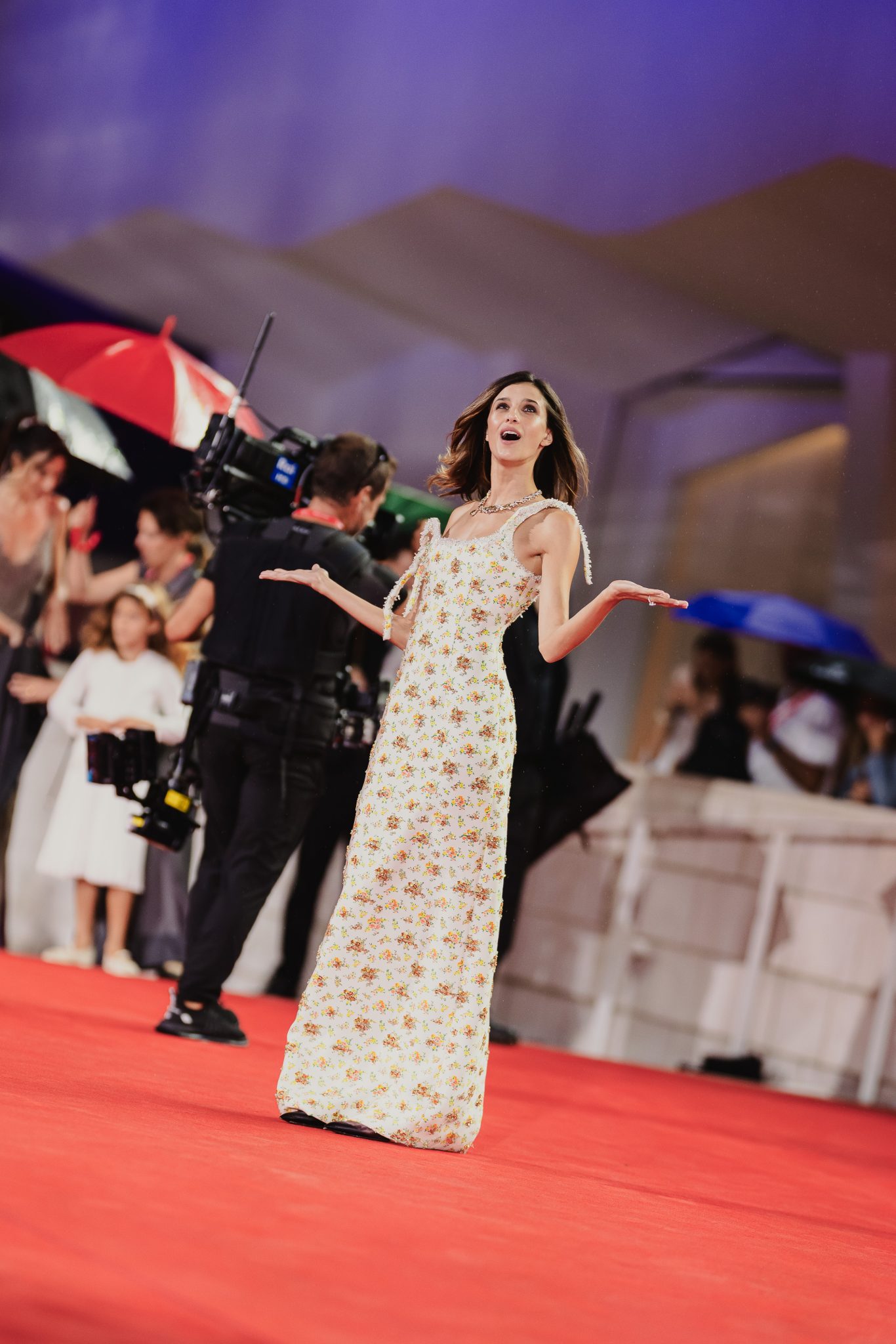  - Clooney Navigates Irony and Melancholy with Grace in “Jay Kelly”