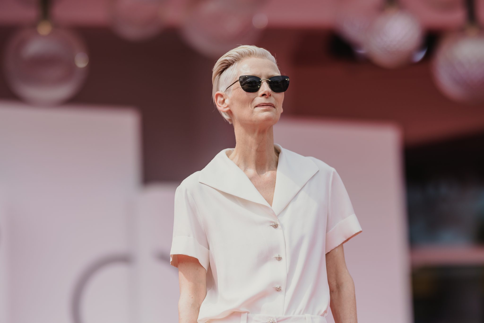  - Tilda Swinton attire tous les regards lors de l’avant-première de “Broken English”