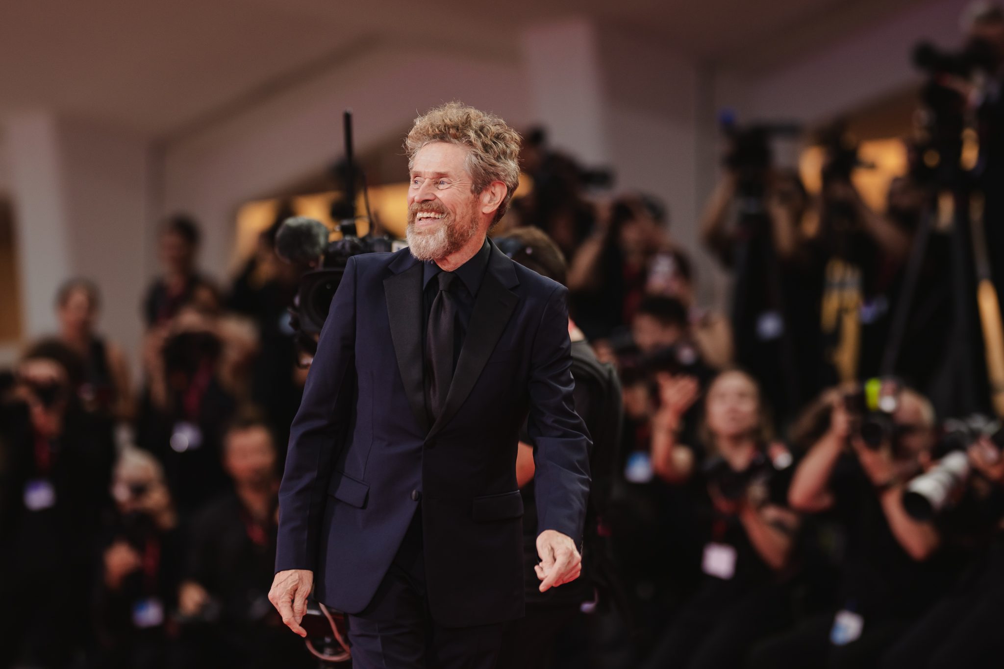  - Rain, Bees and Aliens: Yorgo Lanthimos Returns to Venice with “Bugonia”